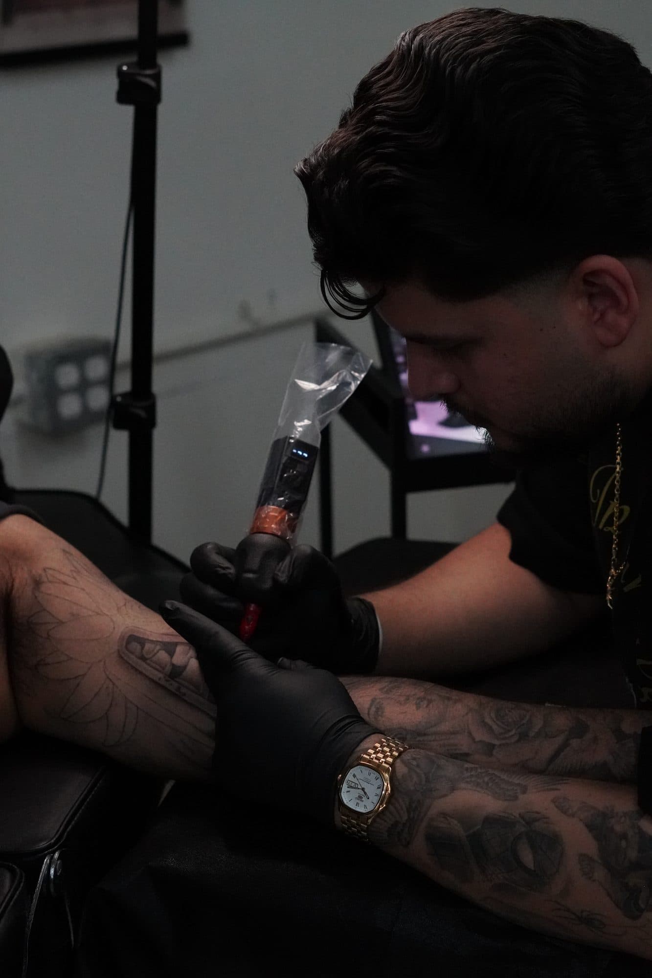Kobe Virgen tattooing in the studio